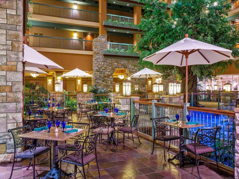 Chateau On The And Convention Center 4*