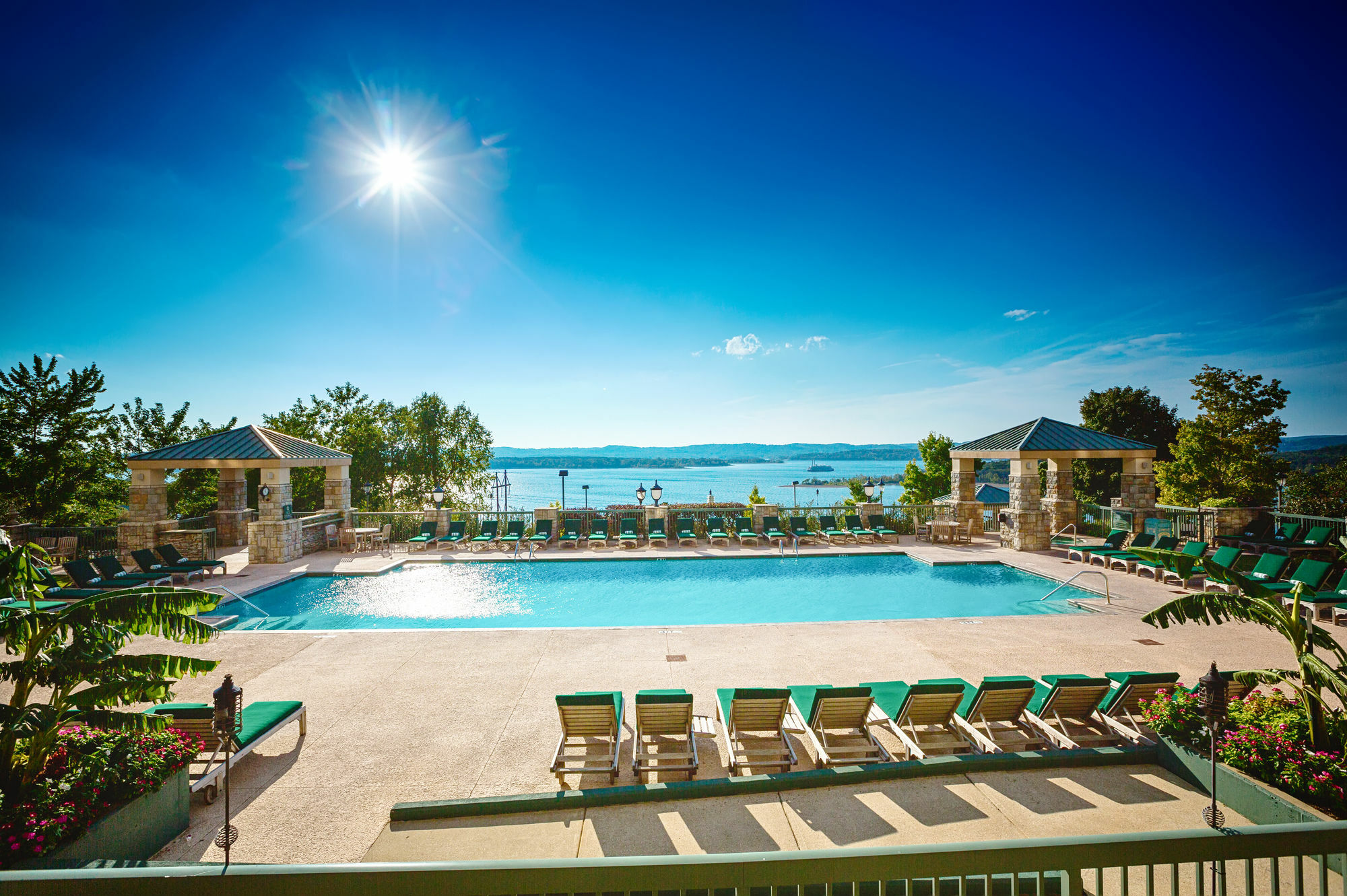 Resort Chateau On The And Convention Center 4*